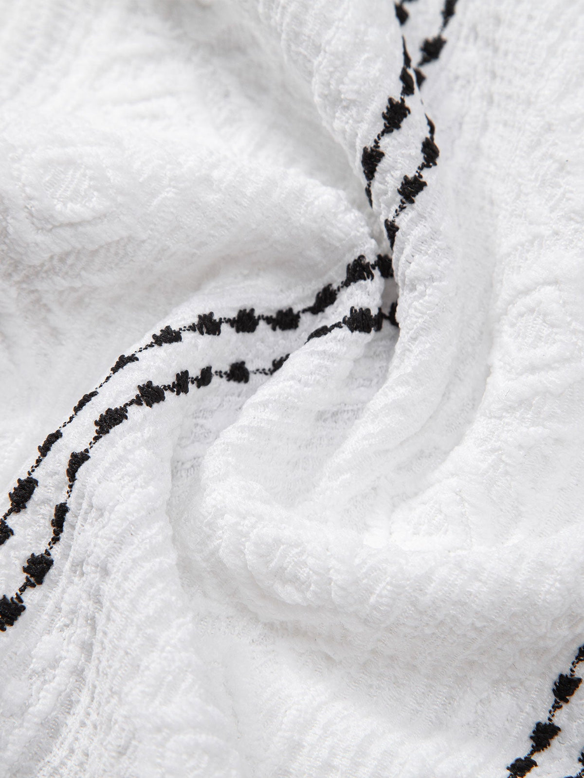 Geometrisen jacquard-nappipaidan ja kreppipintaisten shortsien täydentävä tuotekuva 16
