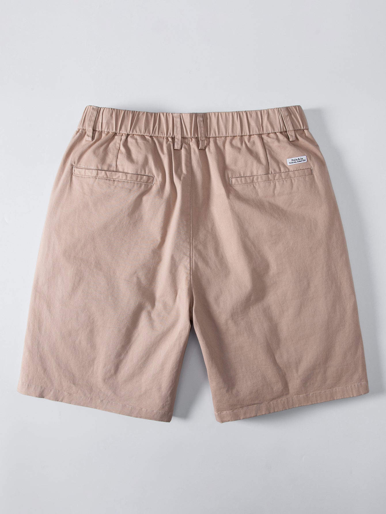 Vaaleanruskeat chino-shortsit joustavalla vyötäröllä takaa