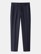 Laivastonsiniset kapenevat slim fit -housut edestä