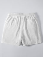 Mustan jacquard-paidan ja shortsien kokovartalonäkymä.