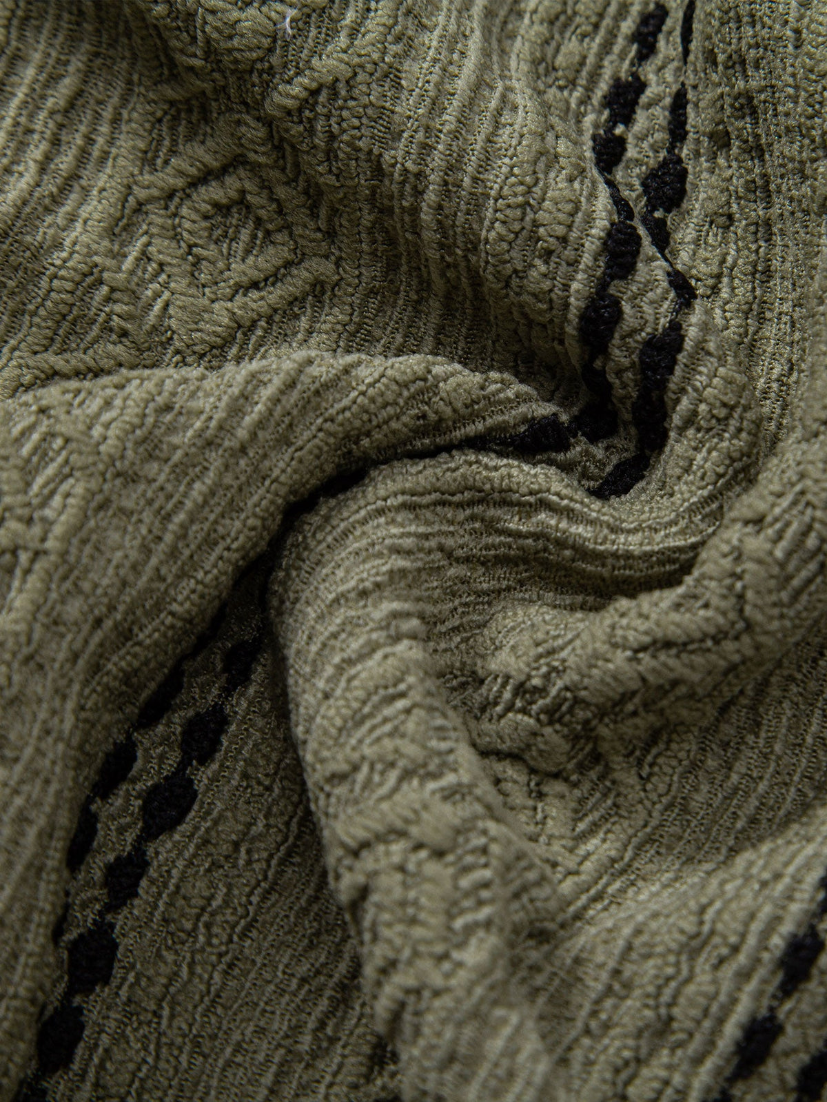 Geometrisen jacquard-nappipaidan ja kreppipintaisten shortsien täydentävä tuotekuva 13
