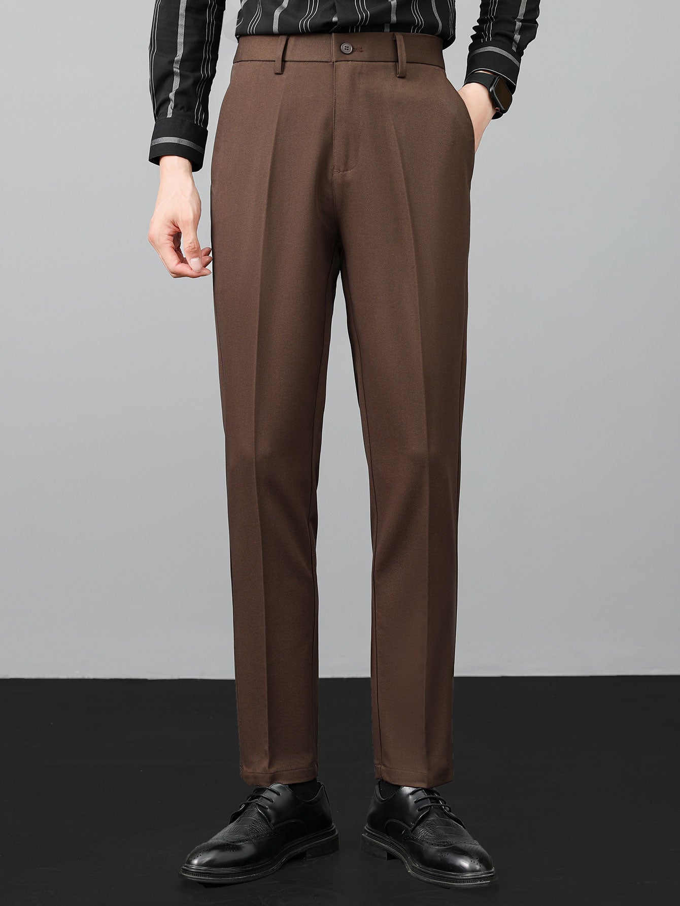 Beiget kapenevat slim fit -housut takaa