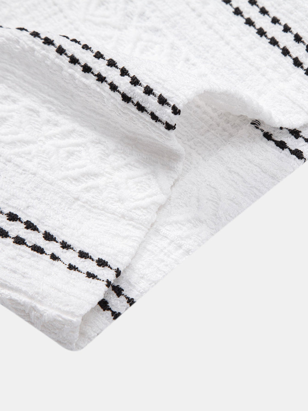 Geometrisen jacquard-nappipaidan ja kreppipintaisten shortsien täydentävä tuotekuva 15